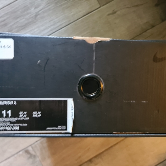 LEBRON X PURE PLATINUM Size 11 - Picture 6 of 8